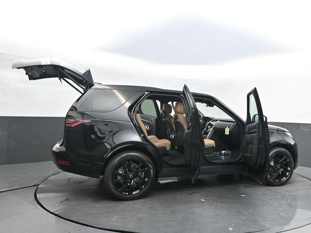 Photo of 2025 Santorini Black Land Rover Discovery
