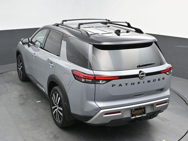 Photo of 2023 2 Tone Gray / Black Roof Nissan Pathfinder
