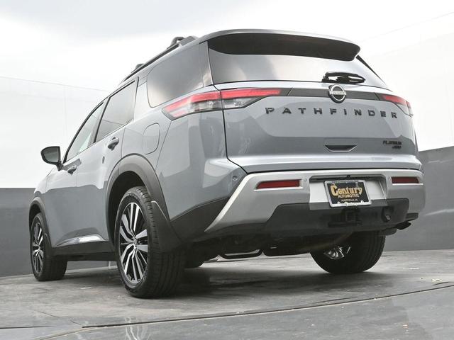 Photo of 2023 2 Tone Gray / Black Roof Nissan Pathfinder