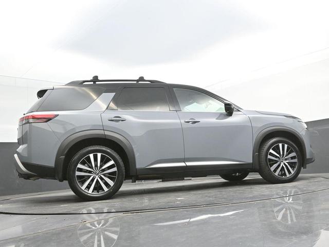 Photo of 2023 2 Tone Gray / Black Roof Nissan Pathfinder