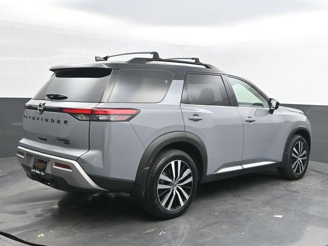 Photo of 2023 2 Tone Gray / Black Roof Nissan Pathfinder