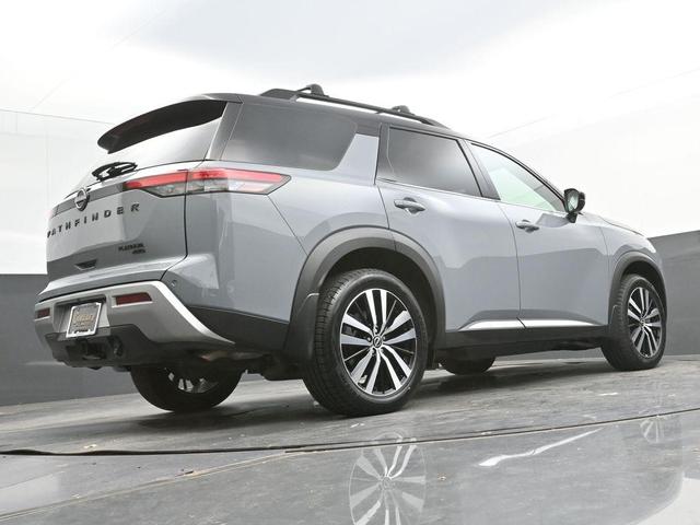 Photo of 2023 2 Tone Gray / Black Roof Nissan Pathfinder