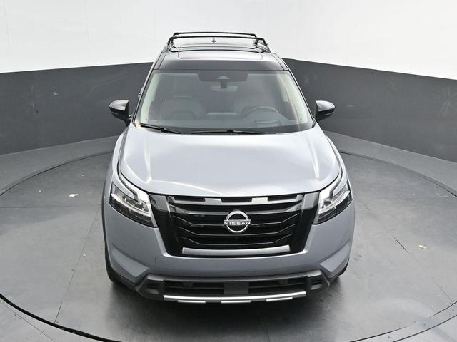 Photo of 2023 2 Tone Gray / Black Roof Nissan Pathfinder