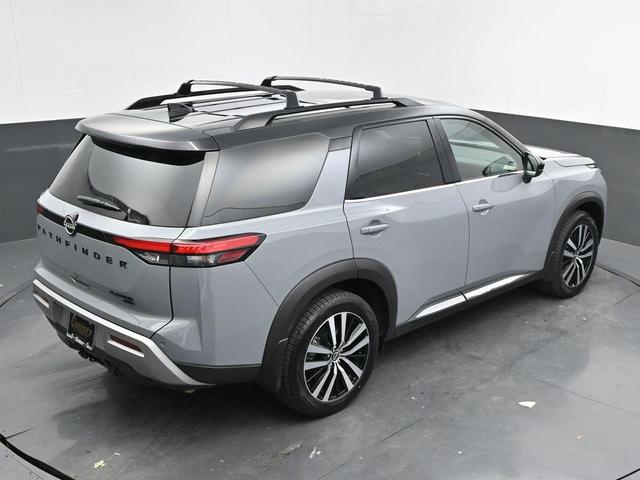 Photo of 2023 2 Tone Gray / Black Roof Nissan Pathfinder