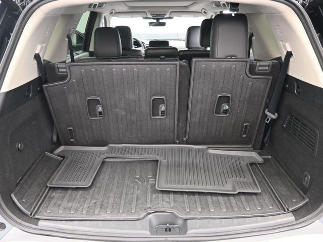 Photo of 2023 2 Tone Gray / Black Roof Nissan Pathfinder