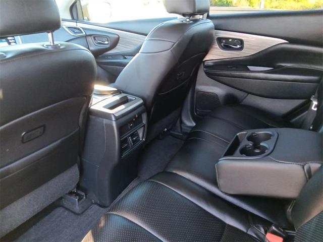 Photo of 2017 Pearl White Nissan Murano