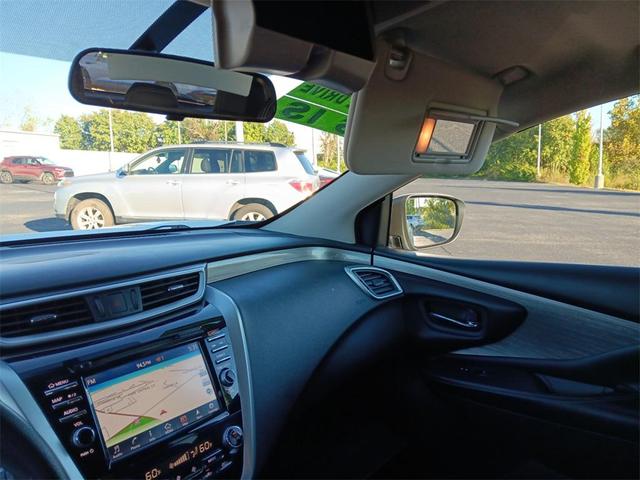Photo of 2017 Pearl White Nissan Murano