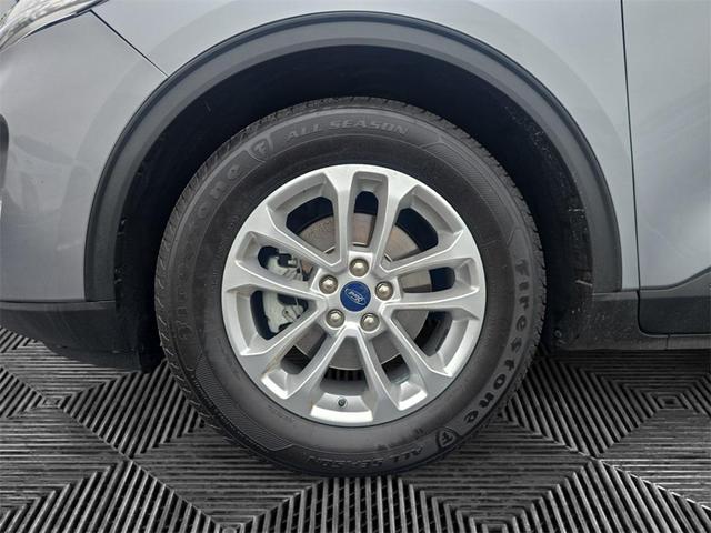 Photo of 2022 Silver Metallic Ford Escape