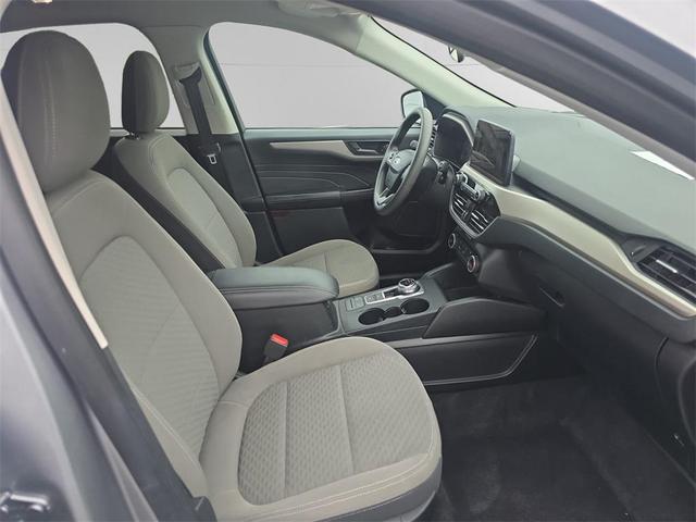 Photo of 2022 Silver Metallic Ford Escape