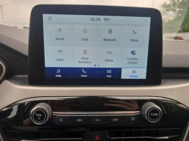 Photo of 2022 Silver Metallic Ford Escape