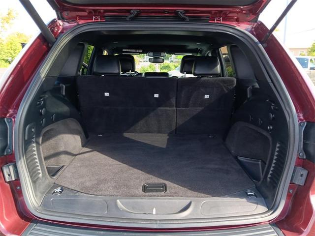 Photo of 2019 Velvet Red Pearlcoat Jeep Grand Cherokee