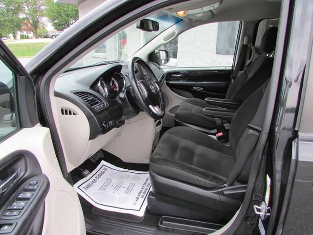 Photo of 2017 Black Dodge Grand Caravan