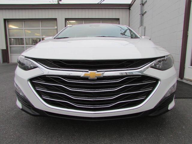Photo of 2024 White Chevrolet Malibu