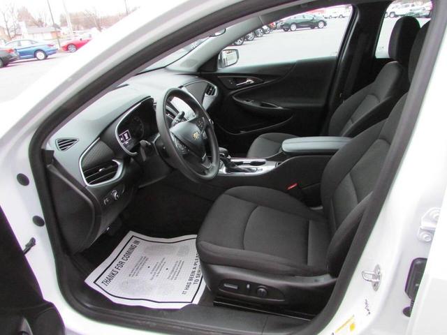 Photo of 2024 White Chevrolet Malibu