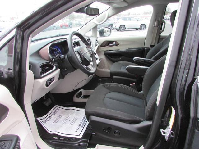 Photo of 2023 Black Chrysler Voyager