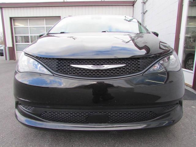 Photo of 2023 Black Chrysler Voyager