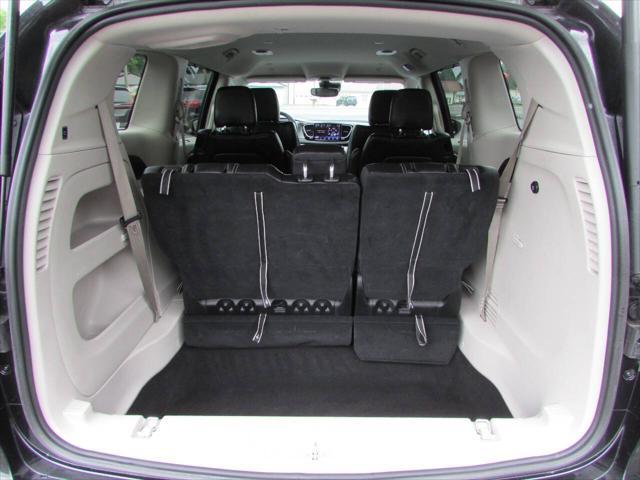 Photo of 2023 Black Chrysler Pacifica