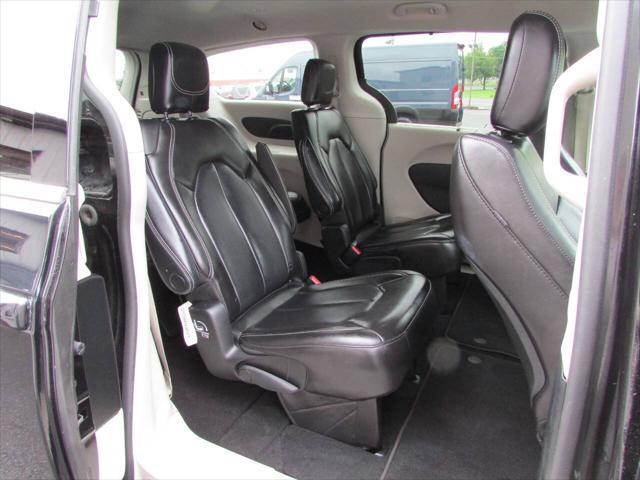 Photo of 2023 Black Chrysler Pacifica