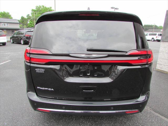 Photo of 2023 Black Chrysler Pacifica