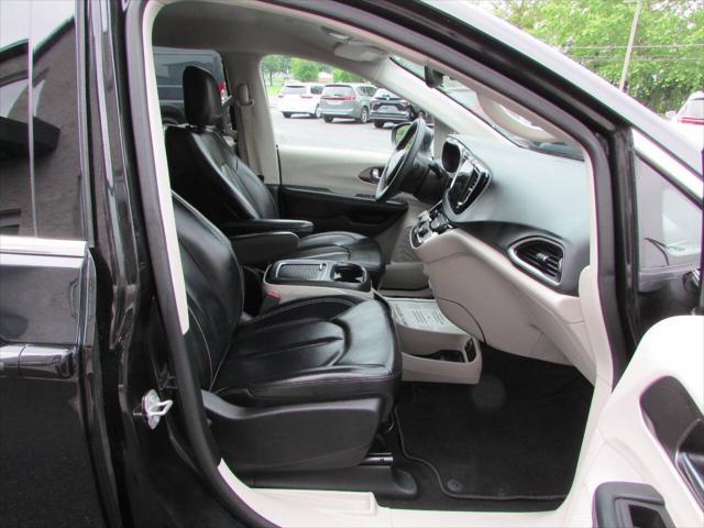 Photo of 2023 Black Chrysler Pacifica