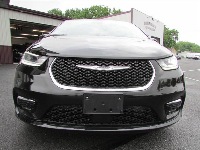 Photo of 2023 Black Chrysler Pacifica