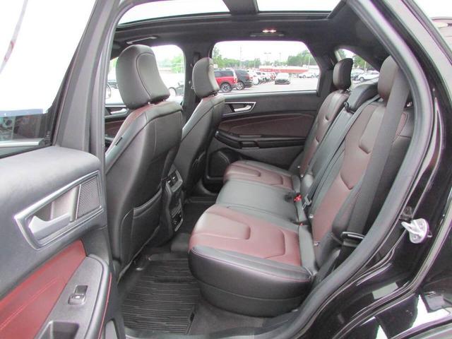 Photo of 2022 Black Ford Edge