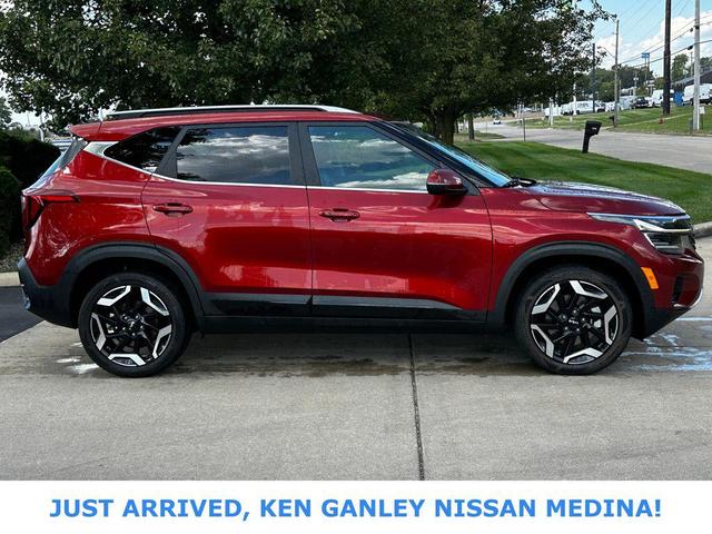 Photo of 2024 Mars Orange Kia Seltos