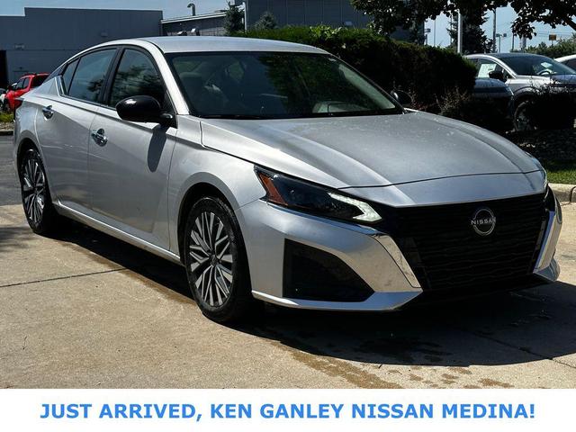 Photo of 2024 Brilliant Silver Metallic Nissan Altima