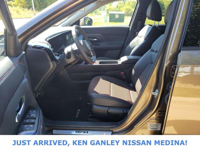 Photo of 2025 Canyon Bronze Metallic Nissan Kicks