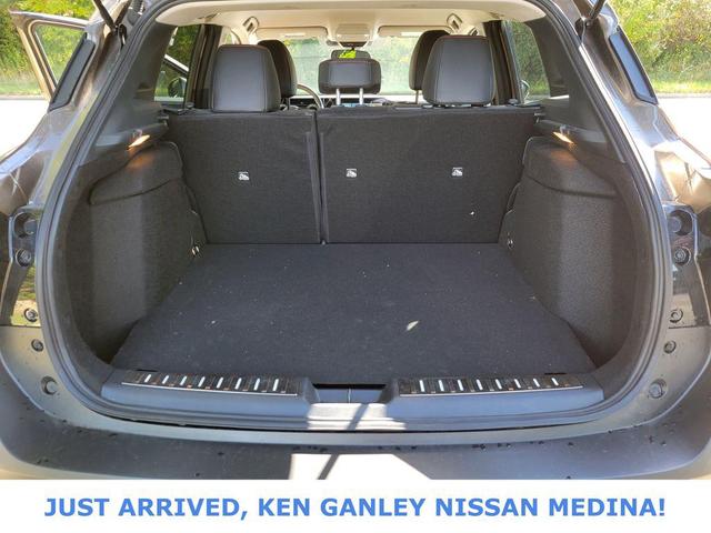 Photo of 2025 Canyon Bronze Metallic Nissan Kicks