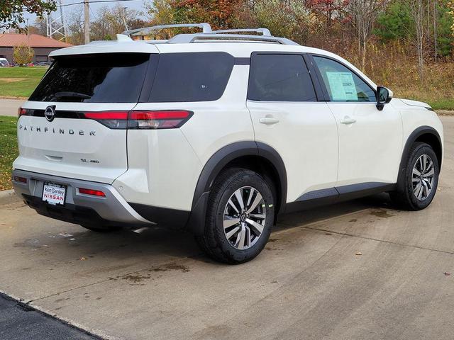 Photo of 2025 Everest White Pearl Tricoat Nissan Pathfinder