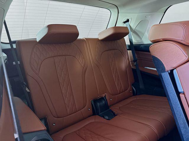 Photo of 2023 Sparkling Copper Metallic BMW X7