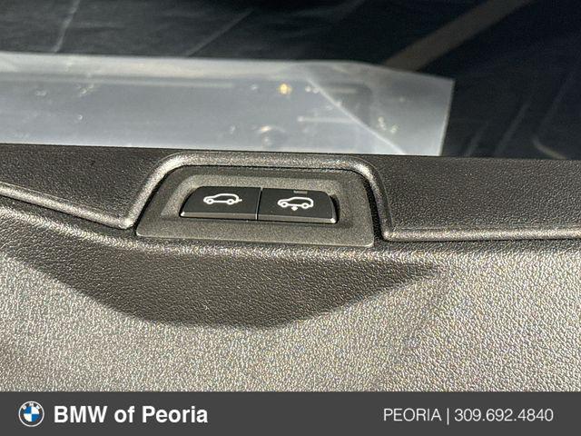 Photo of 2025 Mineral White Metallic BMW X7