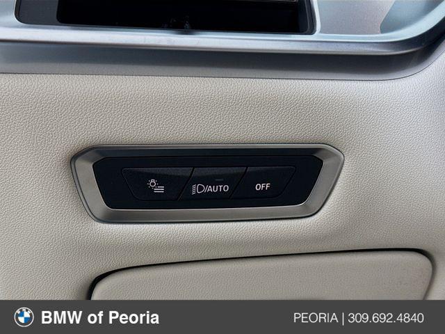Photo of 2025 Mineral White Metallic BMW X7