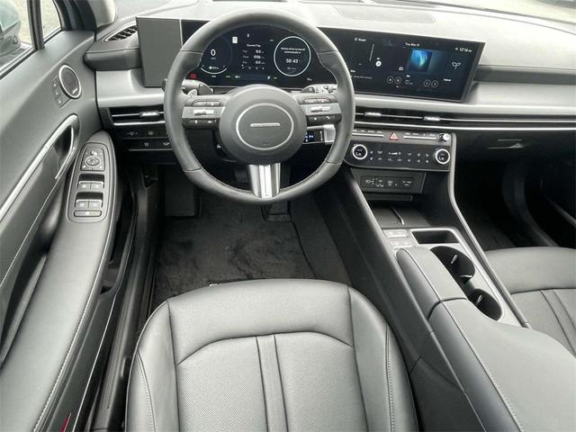 Photo of 2025 Aero Silver Hyundai SONATA Hybrid