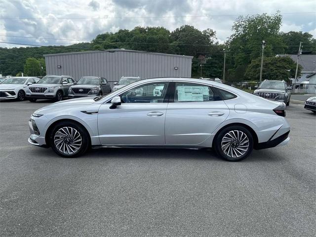 Photo of 2025 Aero Silver Hyundai SONATA Hybrid