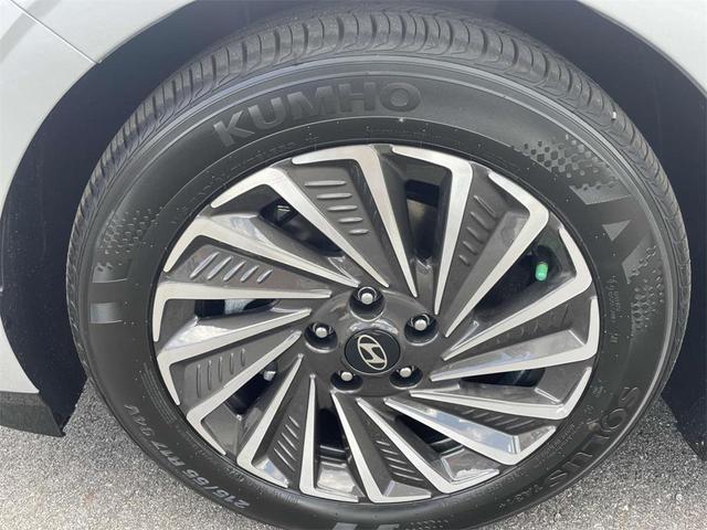 Photo of 2025 Aero Silver Hyundai SONATA Hybrid