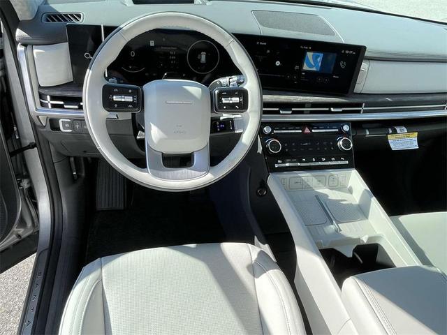 Photo of 2025 Shimmering Silver Hyundai SANTA FE