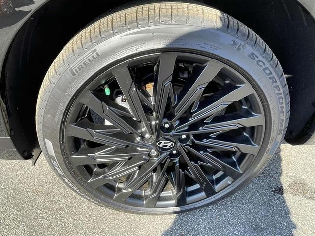 Photo of 2025 Shimmering Silver Hyundai SANTA FE