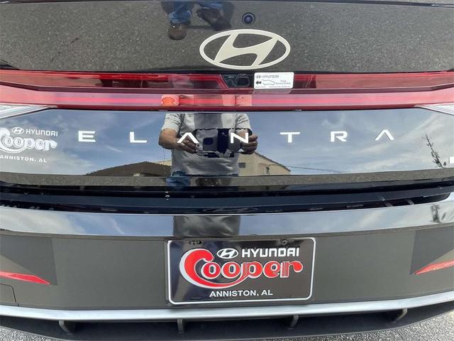 Photo of 2025 Abyss Black Hyundai ELANTRA