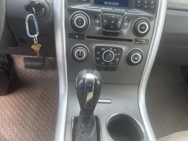 Photo of 2012 WHITE PLATINUM MET TRI-COAT Ford Edge