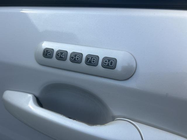 Photo of 2012 WHITE PLATINUM MET TRI-COAT Ford Edge