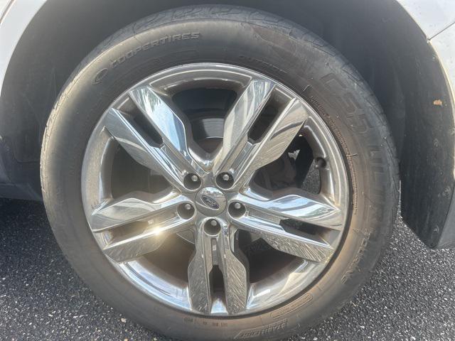 Photo of 2012 WHITE PLATINUM MET TRI-COAT Ford Edge