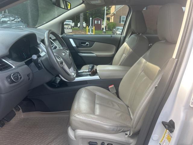 Photo of 2012 WHITE PLATINUM MET TRI-COAT Ford Edge