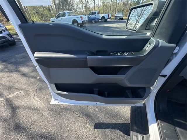 Photo of 2024 Oxford White Ford F-150 Lightning