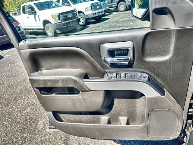 Photo of 2018 Black Chevrolet Silverado 1500