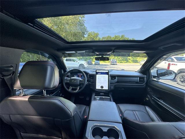 Photo of 2024 Star White Metallic Tri-Coat Ford Expedition Max