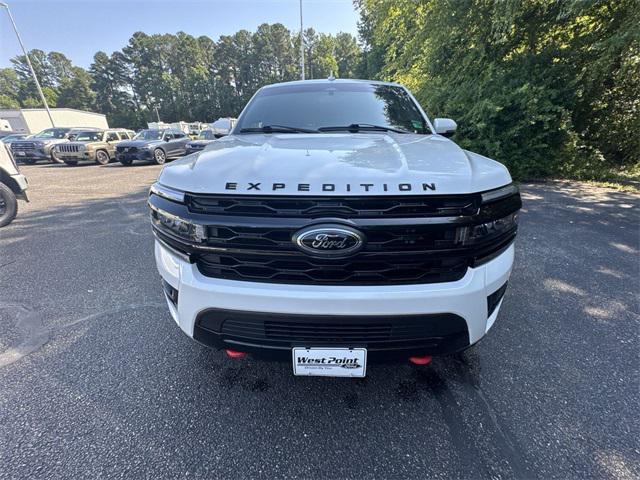 Photo of 2024 Star White Metallic Tri-Coat Ford Expedition Max