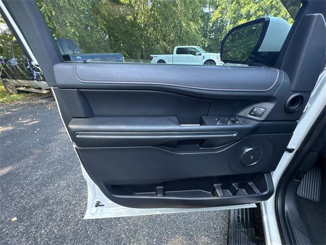 Photo of 2024 Star White Metallic Tri-Coat Ford Expedition Max