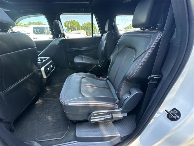 Photo of 2024 Star White Metallic Tri-Coat Ford Expedition Max